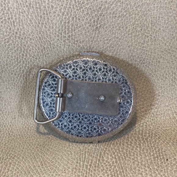 Vintage Belt Buckle Compact - Picture 3 of 3